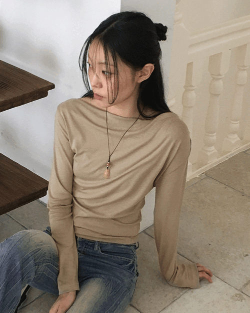 토엔 드레이프 셔링 오프숄더 긴팔 티셔츠